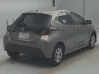 Toyota YARIS лот № 73037 оценка 3  с аукциона в Японии 1