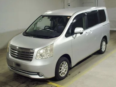 Toyota NOAH  с аукциона в Японии