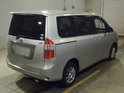 Toyota NOAH  с аукциона в Японии