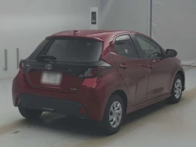 Toyota YARIS  с аукциона в Японии
