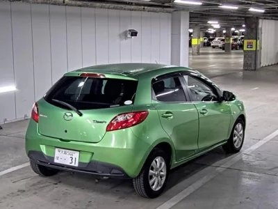 Mazda DEMIO  с аукциона в Японии