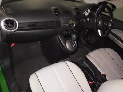 Mazda DEMIO  с аукциона в Японии