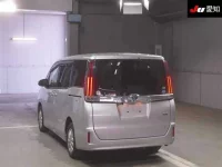 Toyota NOAH лот № 3051 оценка 4  с аукциона в Японии 1