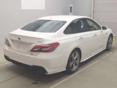 Toyota CROWN  с аукциона в Японии