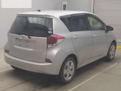 Toyota RACTIS  с аукциона в Японии
