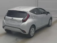 Toyota AQUA лот № 72007 оценка 3.5  с аукциона в Японии 1