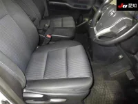 Toyota NOAH лот № 3073 оценка 4  с аукциона в Японии 5