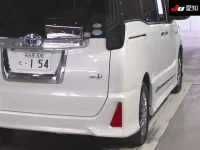 Toyota NOAH лот № 3073 оценка 4  с аукциона в Японии 7