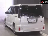 Toyota NOAH лот № 3073 оценка 4  с аукциона в Японии 1