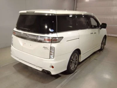 Nissan ELGRAND  с аукциона в Японии