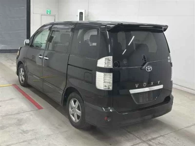 Toyota VOXY  с аукциона в Японии