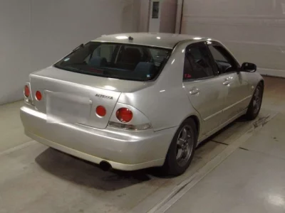 Toyota ALTEZZA  с аукциона в Японии