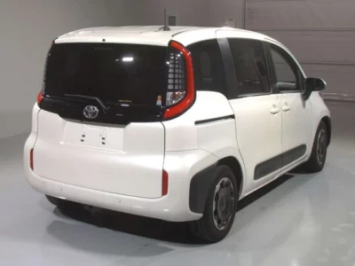 Toyota SIENTA  с аукциона в Японии