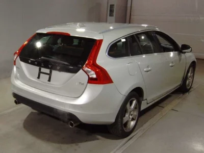 Volvo V60  с аукциона в Японии
