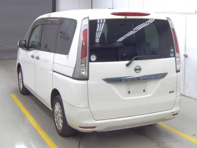 Nissan SERENA  с аукциона в Японии