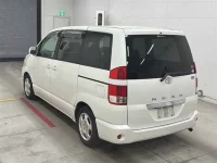Toyota NOAH лот № 90217 оценка R  с аукциона в Японии 1