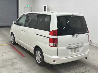 Toyota NOAH  с аукциона в Японии