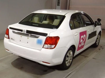 Toyota COROLLA AXIO  с аукциона в Японии