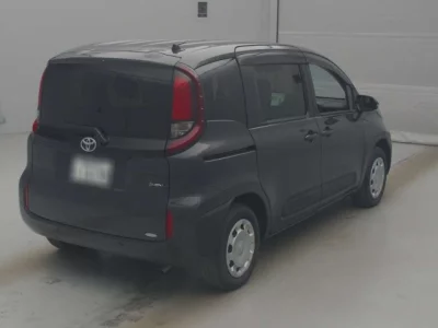 Toyota SIENTA  с аукциона в Японии