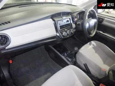 Toyota COROLLA AXIO  с аукциона в Японии