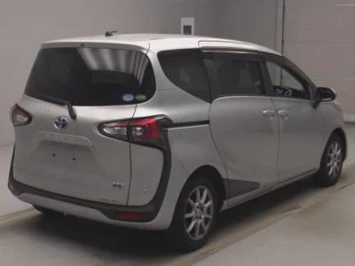 Toyota SIENTA  с аукциона в Японии