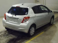Toyota VITZ лот № 7167 оценка R  с аукциона в Японии 1