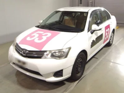 Toyota COROLLA AXIO  с аукциона в Японии