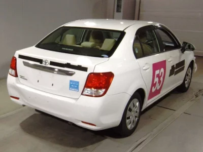Toyota COROLLA AXIO  с аукциона в Японии