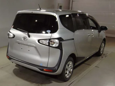 Toyota SIENTA  с аукциона в Японии