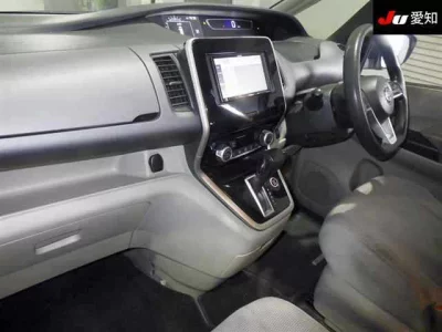 Nissan SERENA  с аукциона в Японии