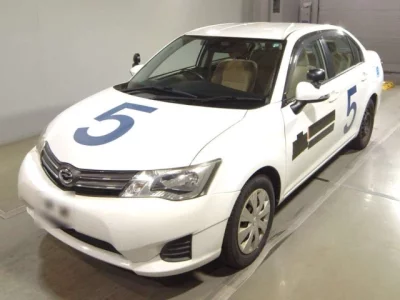 Toyota COROLLA AXIO  с аукциона в Японии