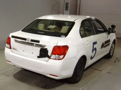 Toyota COROLLA AXIO  с аукциона в Японии