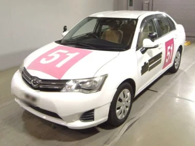 Toyota COROLLA AXIO  с аукциона в Японии