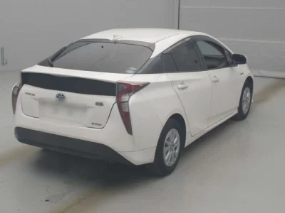 Toyota PRIUS  с аукциона в Японии