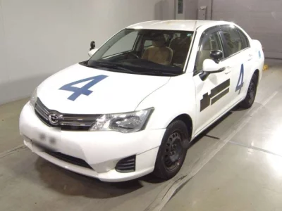 Toyota COROLLA AXIO  с аукциона в Японии