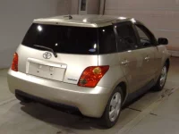 Toyota IST лот № 4058 оценка R  с аукциона в Японии 1