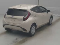 Toyota AQUA лот № 70031 оценка 3.5  с аукциона в Японии 1