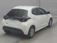 Toyota YARIS лот № 70035 оценка RA  с аукциона в Японии 1