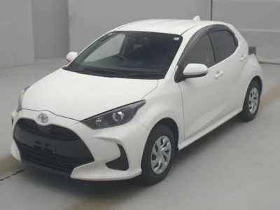 Toyota YARIS  с аукциона в Японии