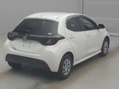 Toyota YARIS  с аукциона в Японии