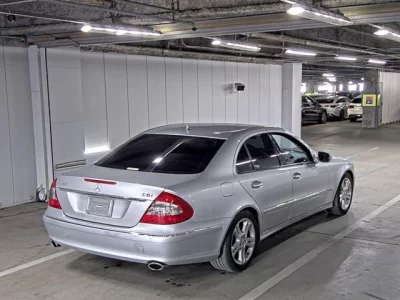 Mercedes-Benz E CLASS  с аукциона в Японии