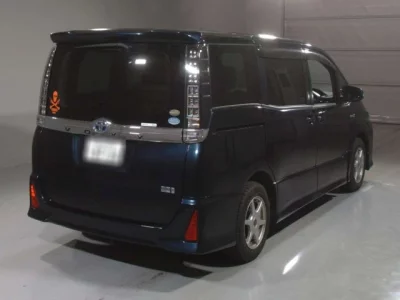 Toyota VOXY  с аукциона в Японии