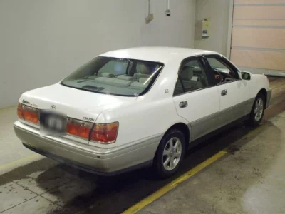Toyota CROWN  с аукциона в Японии