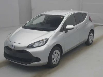 Toyota AQUA  с аукциона в Японии