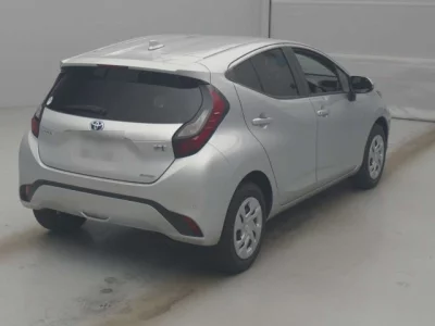 Toyota AQUA  с аукциона в Японии