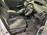 Toyota PRIUS лот № 30026 оценка 3.5  с аукциона в Японии 6