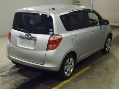 Toyota RACTIS  с аукциона в Японии