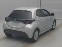 Toyota YARIS лот № 70049 оценка 3.5  с аукциона в Японии 1