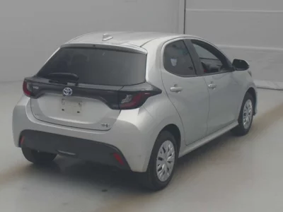 Toyota YARIS  с аукциона в Японии