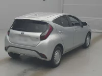 Toyota AQUA лот № 70053 оценка 3.5  с аукциона в Японии 1